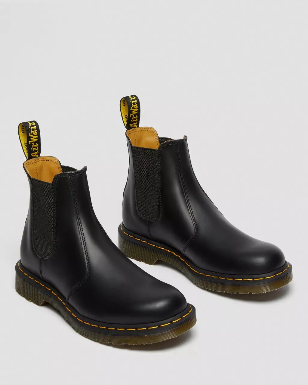 2976 YELLOW STITCH SMOOTH LEATHER CHELSEA BOOTS / Dr. MARTENS