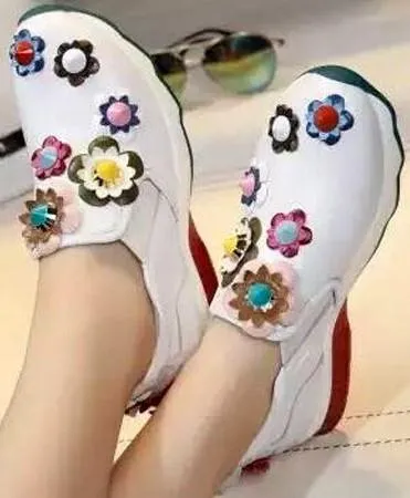 Flower-Embroidered Sneakers in Black or White