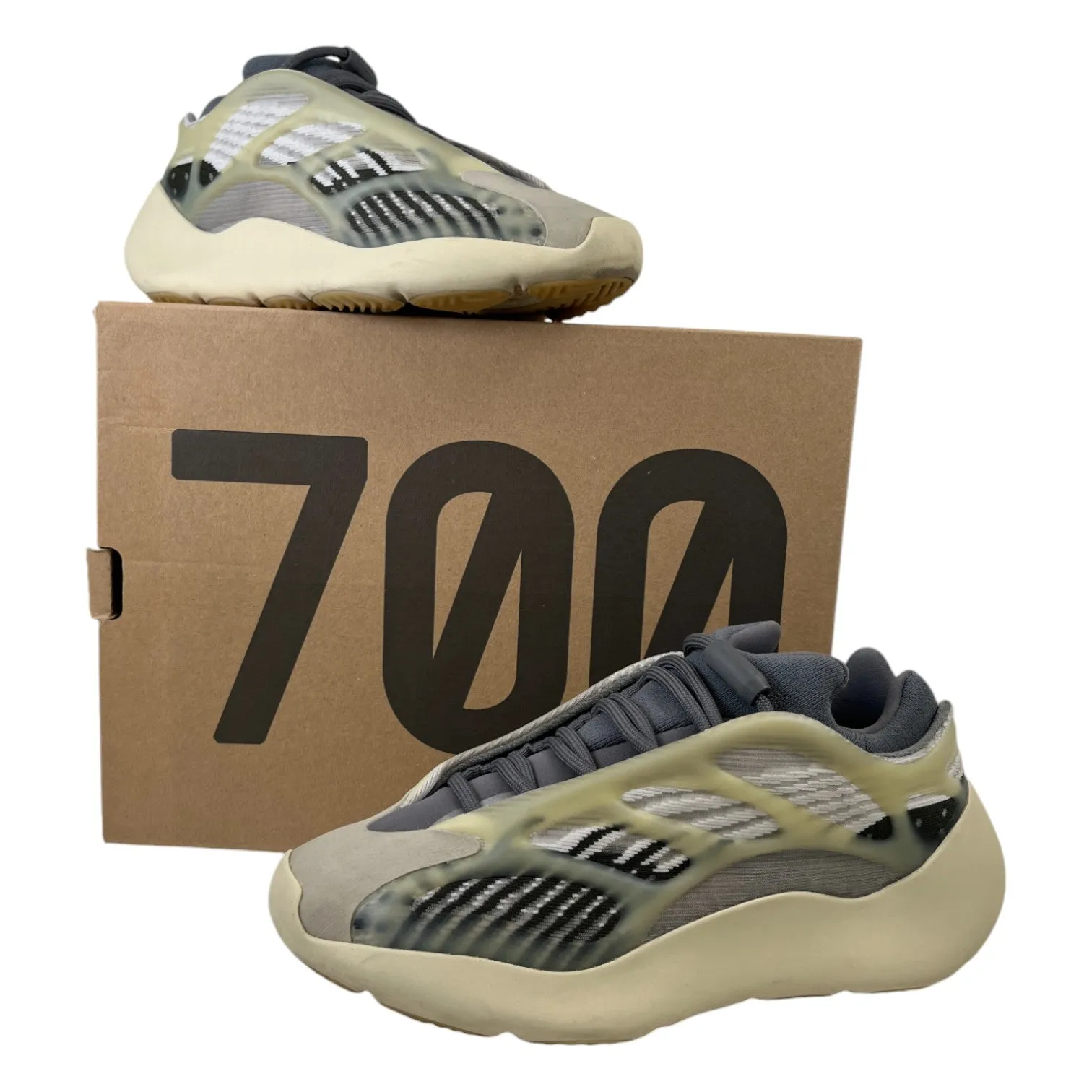 Women's 700 V3 Low Trainers Grey Size EU 37.5 / UK 4.5